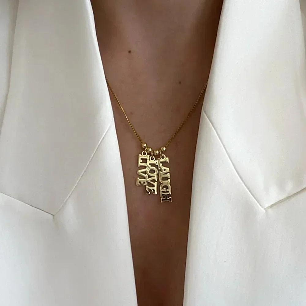 Colar personalizável - Estilo Penduradinho - Até 3 Nomes - Banho em ou 18k