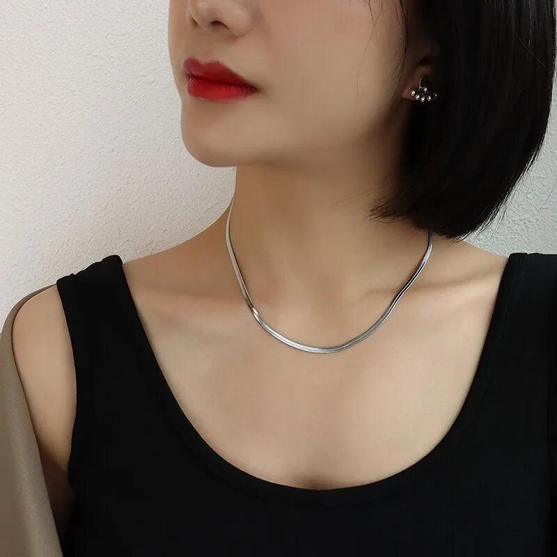 Colar triplo Aurora - Pingente de Girassol - Banho em Ouro 18k