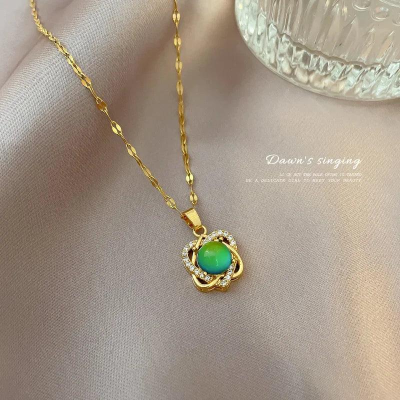 Colar pedra do humor - Coração entrelaçado cravejado - Banhado a ouro 18k