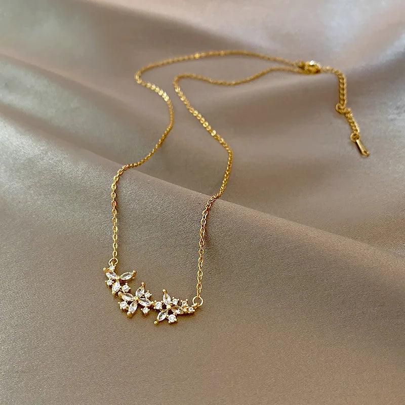 Colar Ramo de Flores - Banho em Ouro 18k - Zircônias